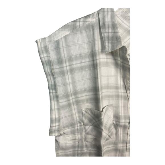 UNTUCKit Women's‎ Villefranche Capped Sleeve Button Up Blouse in Sage Green 12 - Picture 4 of 7